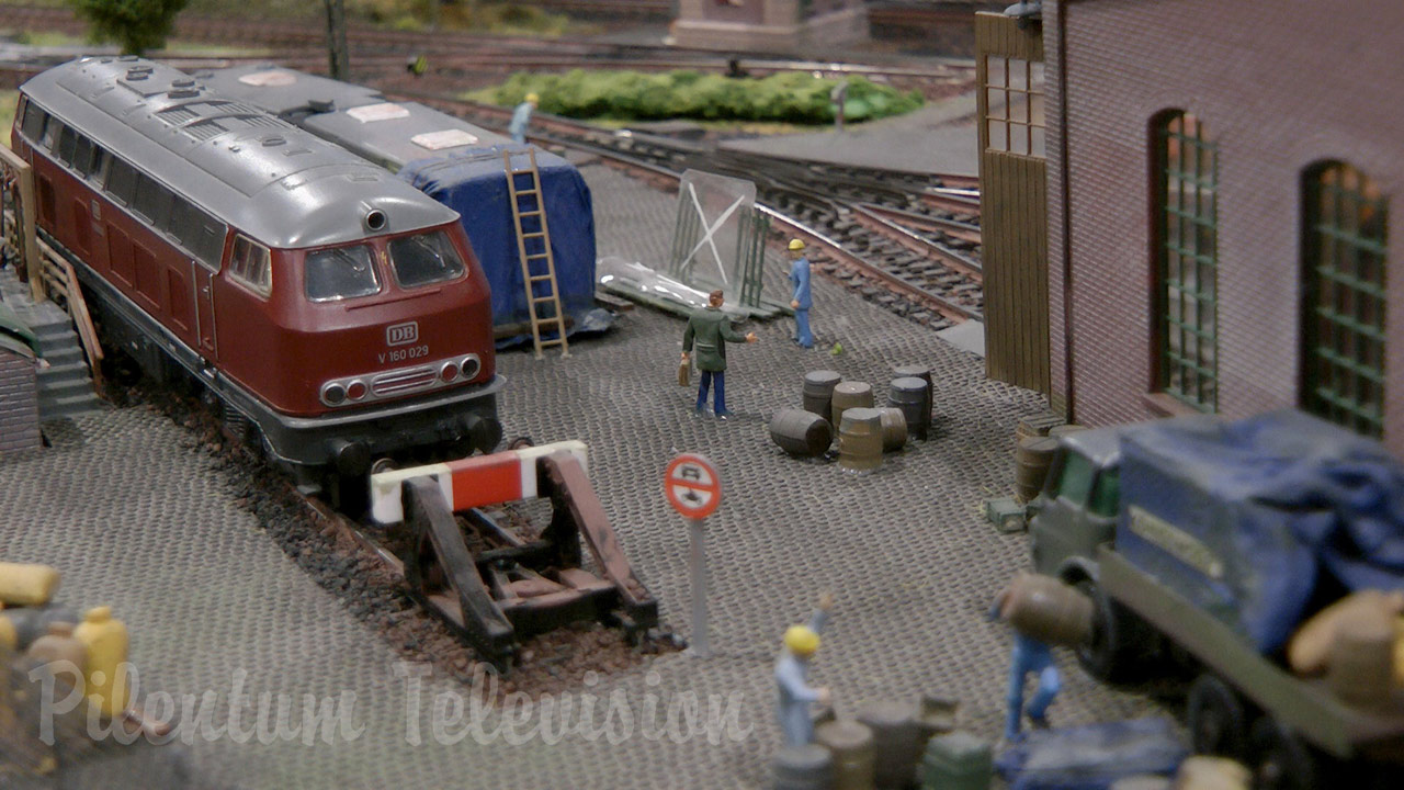 Modular Model Train Layout by Marklin