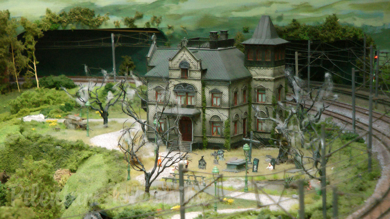 The Little Horror House in HO Scale with Cemetery in the Netherlands