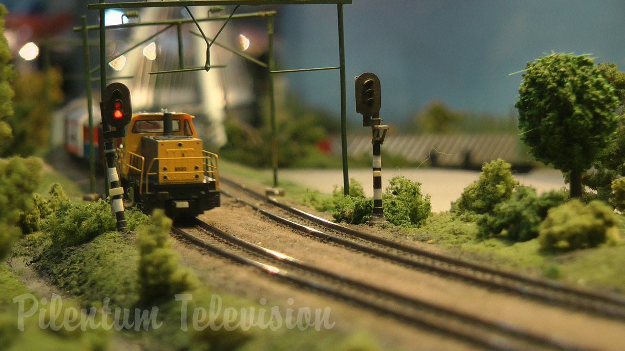 Modular Model Train Layout in N Gauge with Dutch Trains