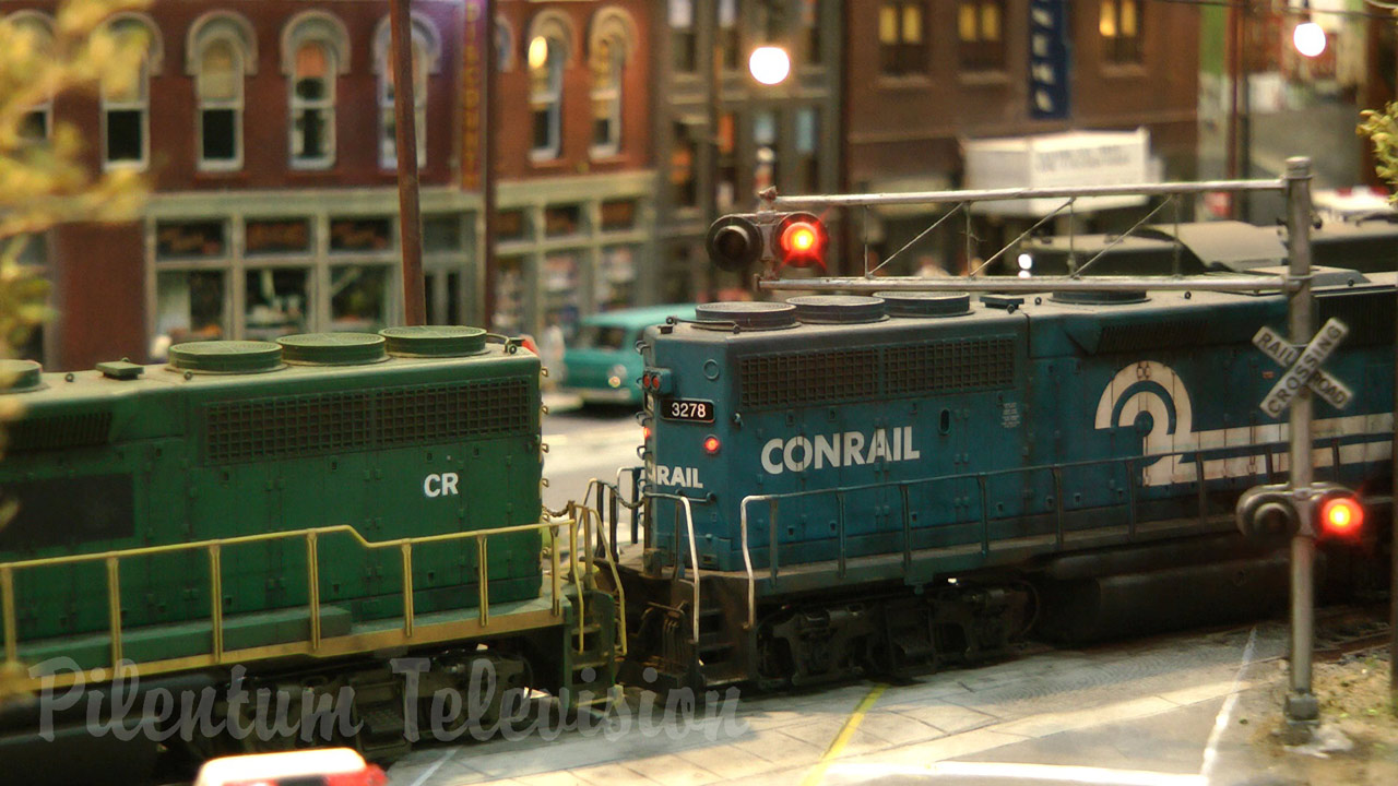 Impressive City Edge Layout and Cab Ride with American Model Trains