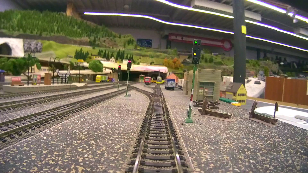 Model Railway under Construction - Cab Ride and Train Driver‘s View