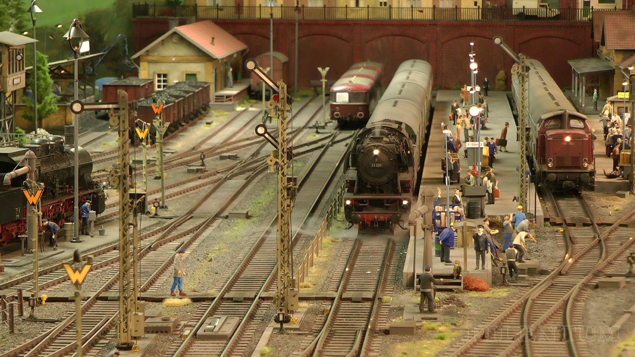 Model Railroading with Steam Trains (鉄道模型) and Steam Locomotives (蒸気機関車) in 1/32 Scale