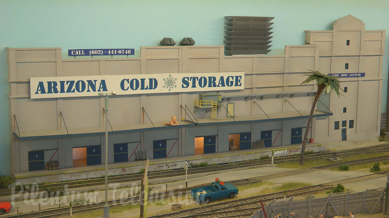 Rail Transport Modeling in Front of the “Arizona Cold Storage Warehouse”: Industry Switching Layout in HO Scale