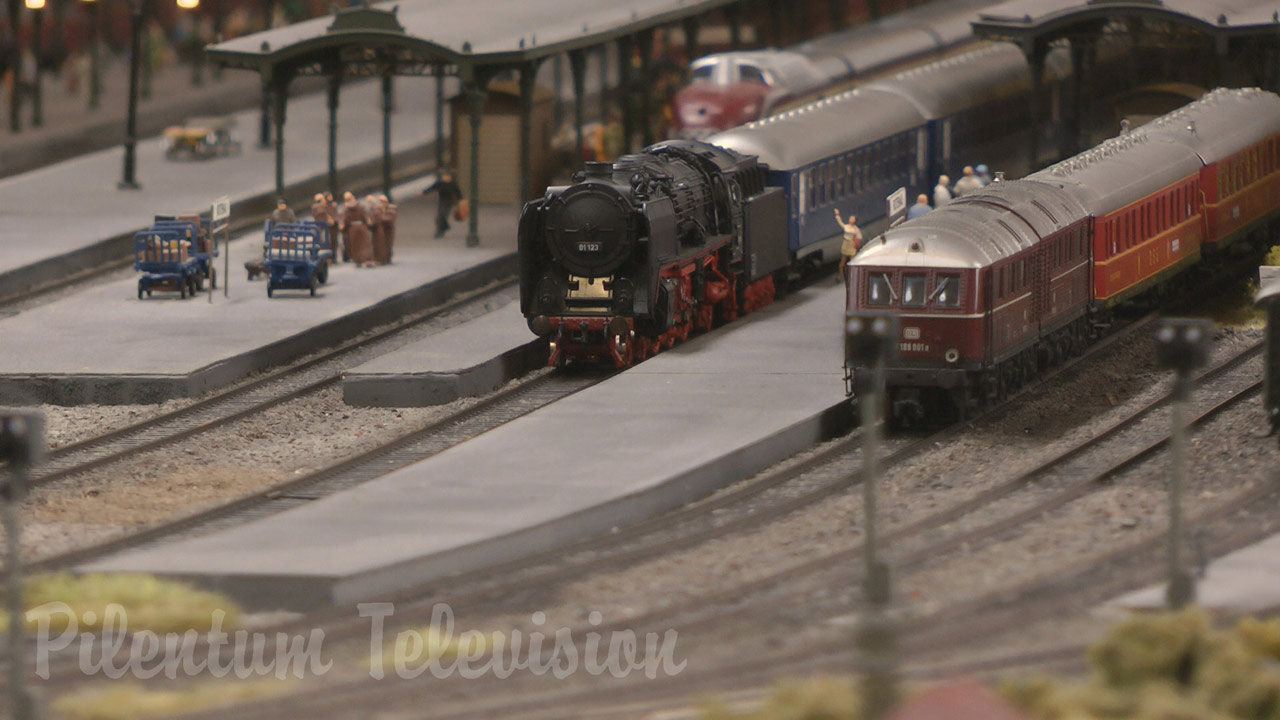 Trains in Germany: Steam locomotives and diesel-electric road-switcher locomotives in HO scale