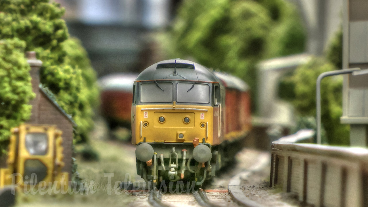 British railway modelling and excellently weathered trains on Farkham’s model railroad layout