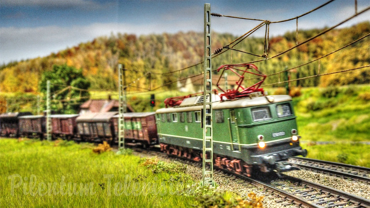 8K Video Model Trains HO Scale