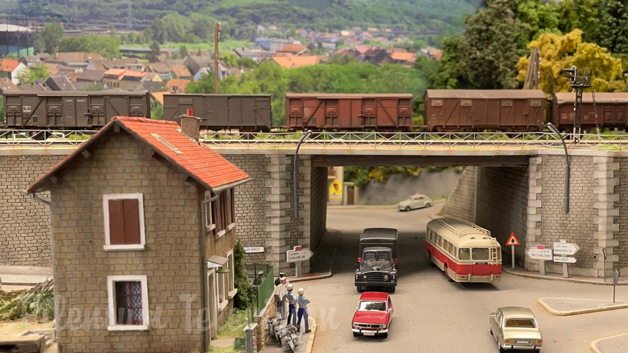 One of the most beautiful and largest model railways in France - Renaud Yver 's HO scale MRR layout