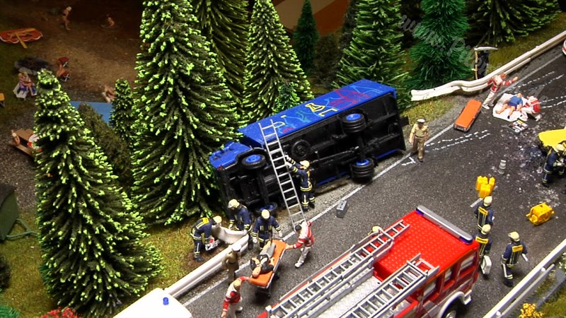 HO scale modular model train show with sexy scenery