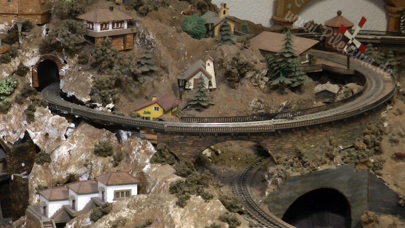 Vintage Model Trains and Model Railroad Layout