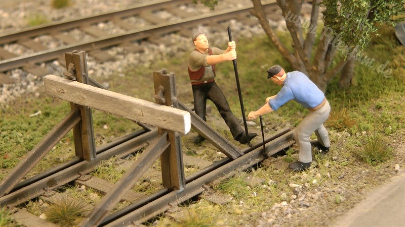 Model trains in O scale with strikingly realistic landscape