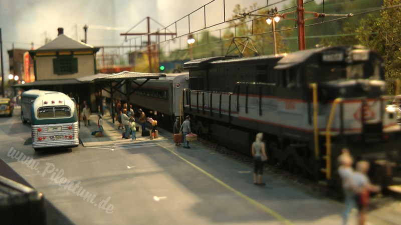 Awesome City Edge Model Train Layout in HO Scale Made in Germany