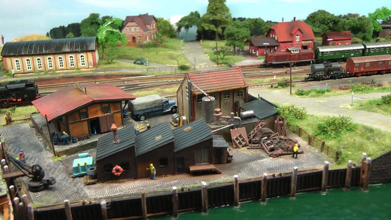 Z Scale Model Trains on an Amazing Model Railroad RR Layout