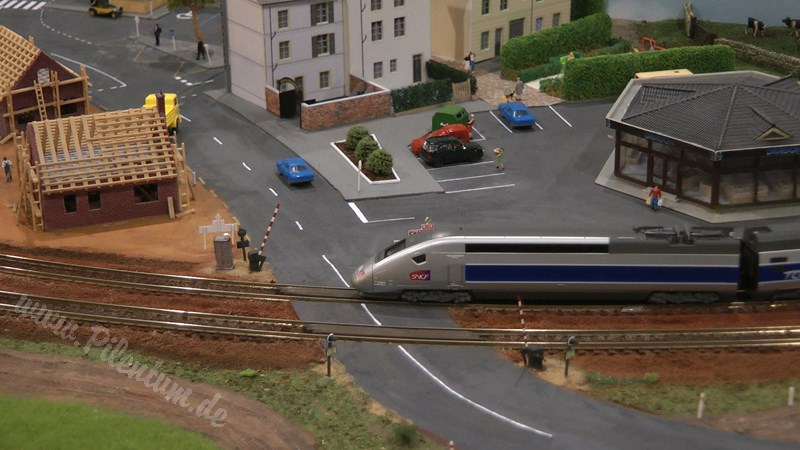 N Scale Model Train Layout from France