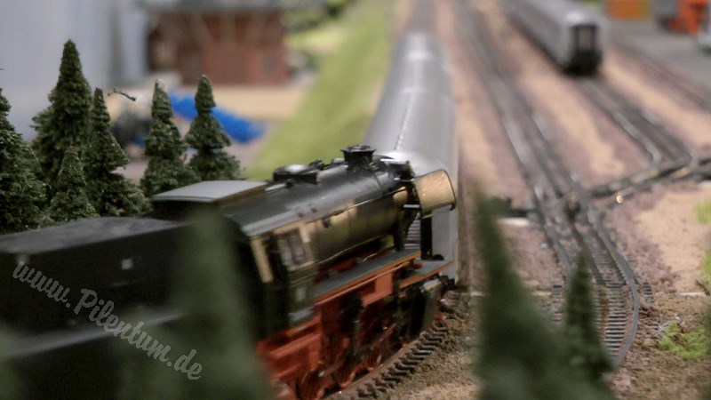 Modular Model Train Layout by Marklin