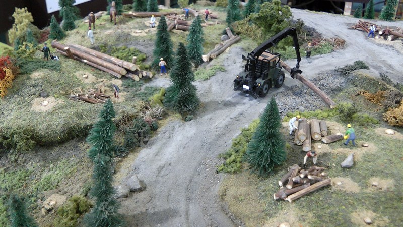 Fantastic HO Layout from a Model Train Club