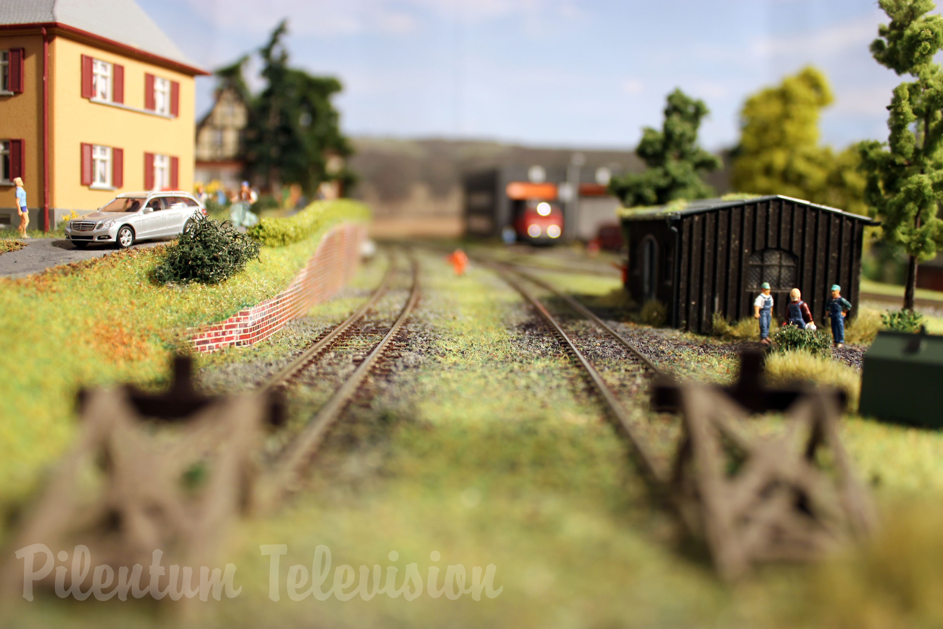 Absolutely Amazing Model Railroad Layout in HO Scale