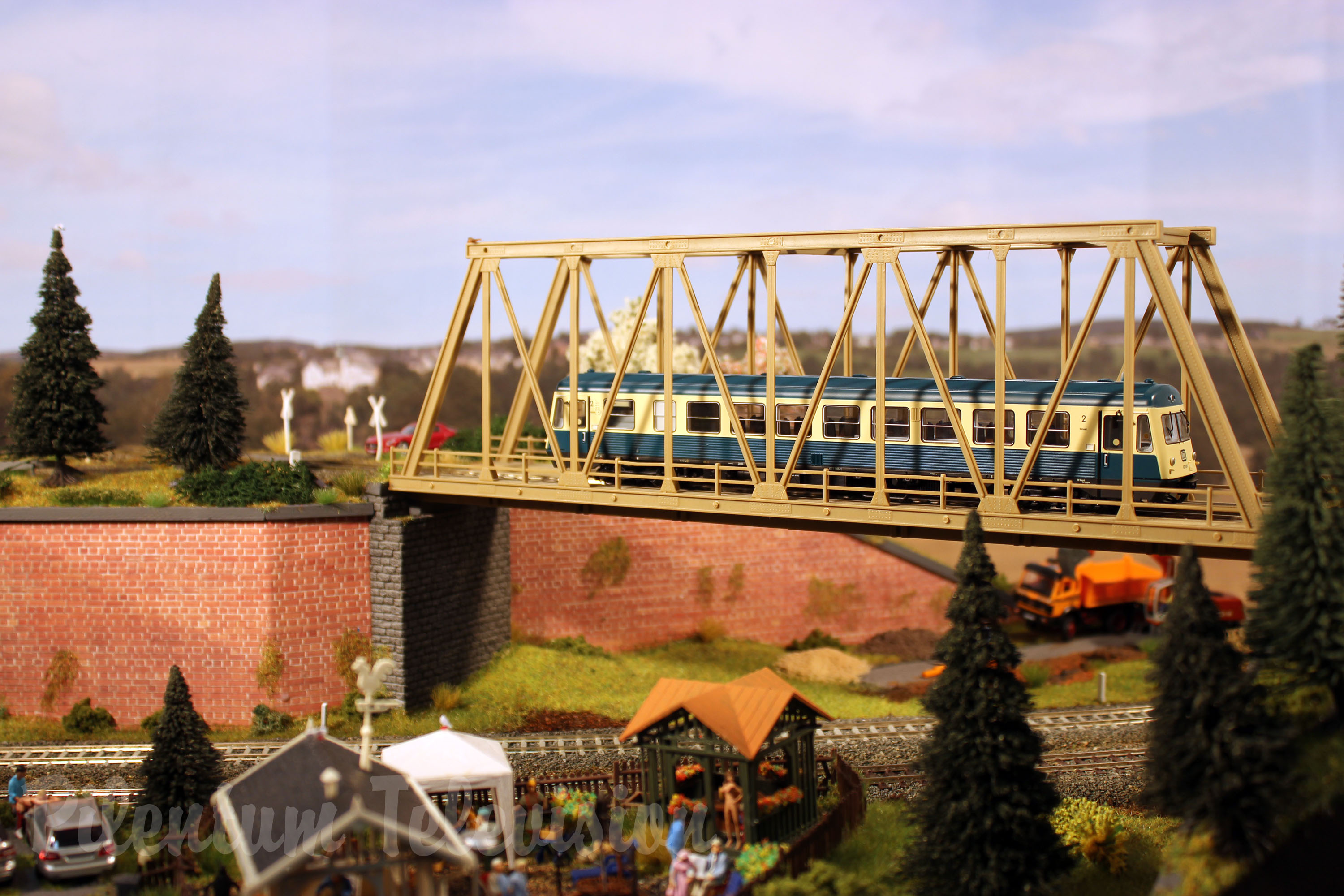 Absolutely Amazing Model Railroad Layout in HO Scale