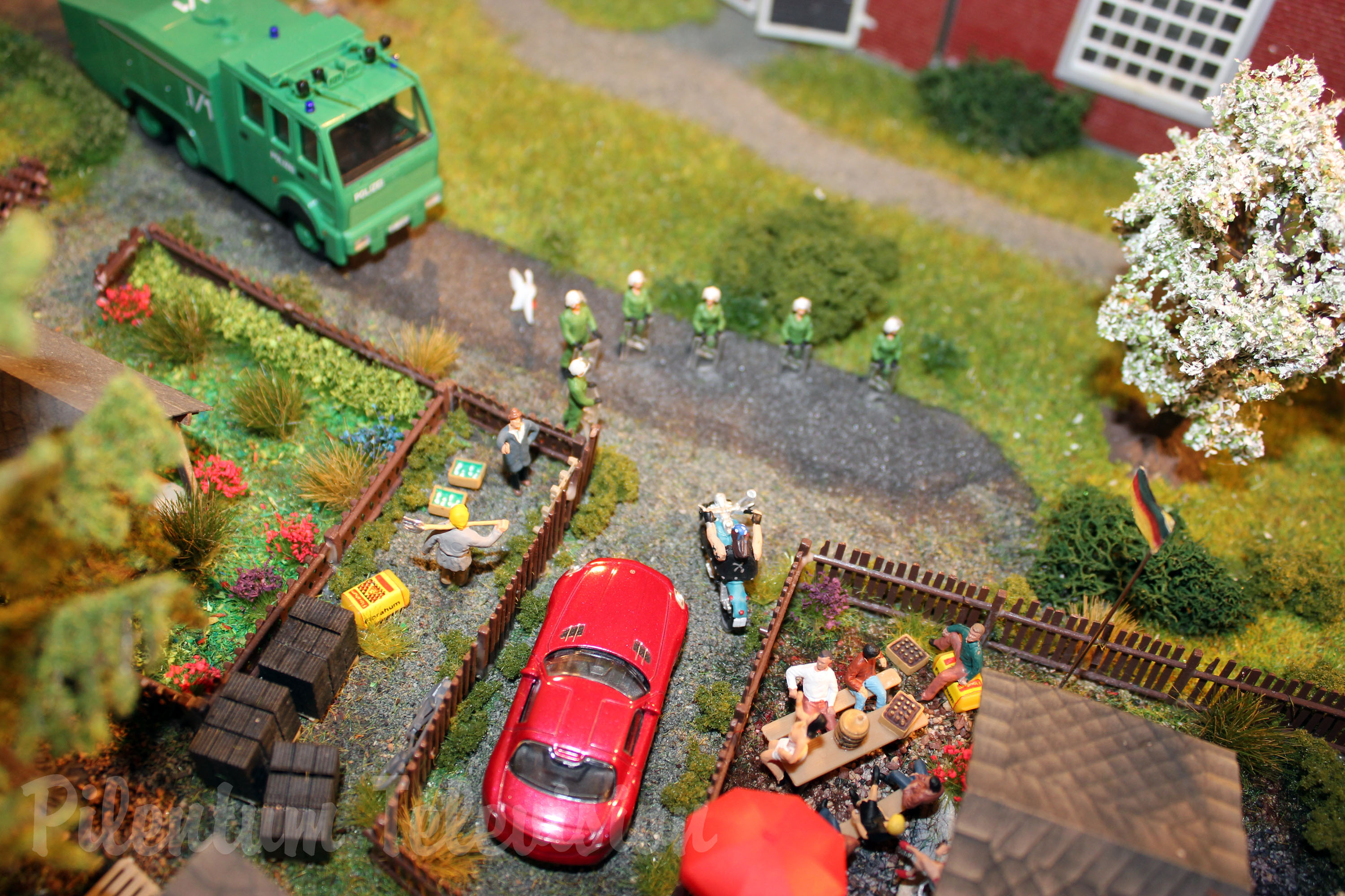 Absolutely Amazing Model Railroad Layout in HO Scale