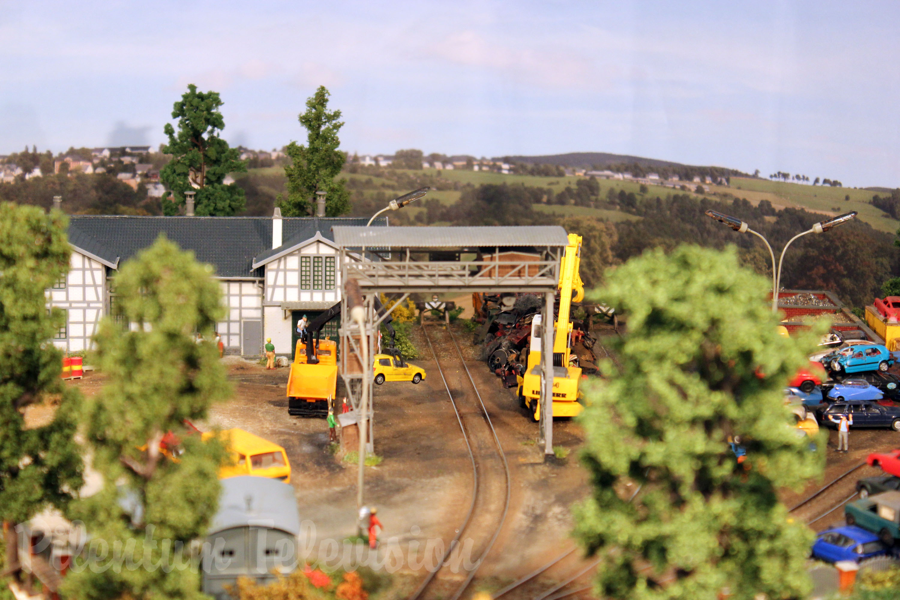 Absolutely Amazing Model Railroad Layout in HO Scale