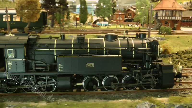 Model Railway Paradise in 1/32 Scale