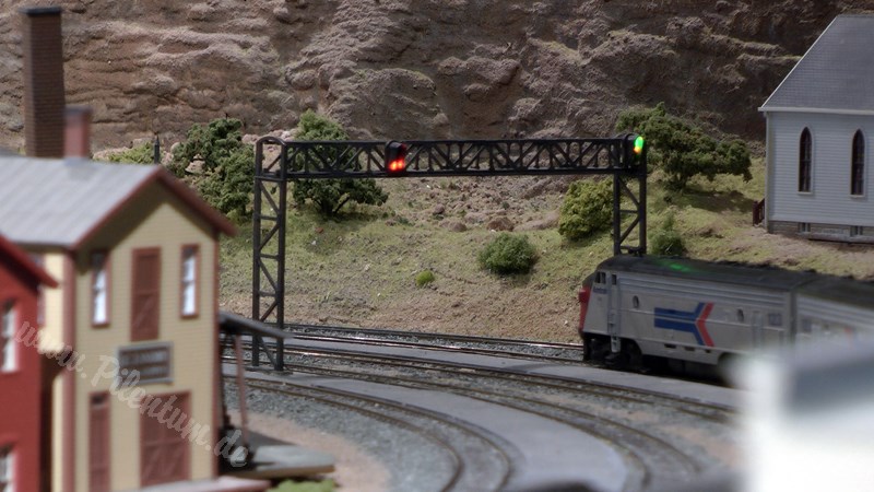 Wonderful US model railroad layout in HO scale