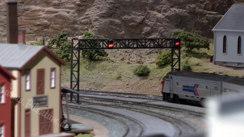 Wonderful US model railroad layout in HO scale