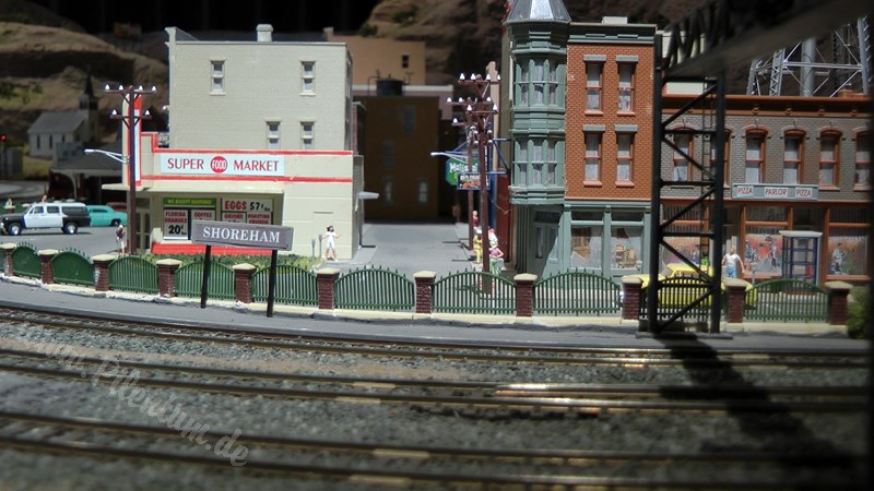 Wonderful US model railroad layout in HO scale