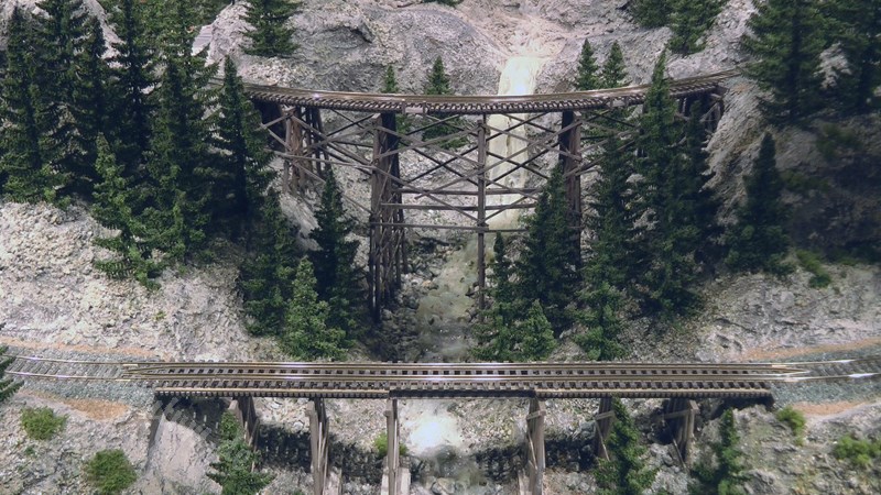 Wonderful US model railroad layout in HO scale