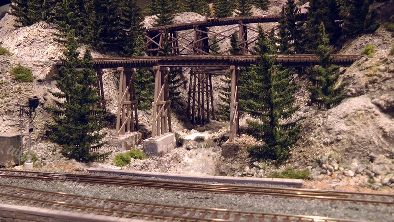 Wonderful US model railroad layout in HO scale