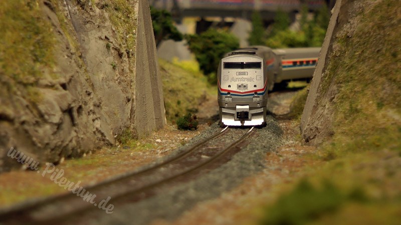 Wonderful US model railroad layout in HO scale