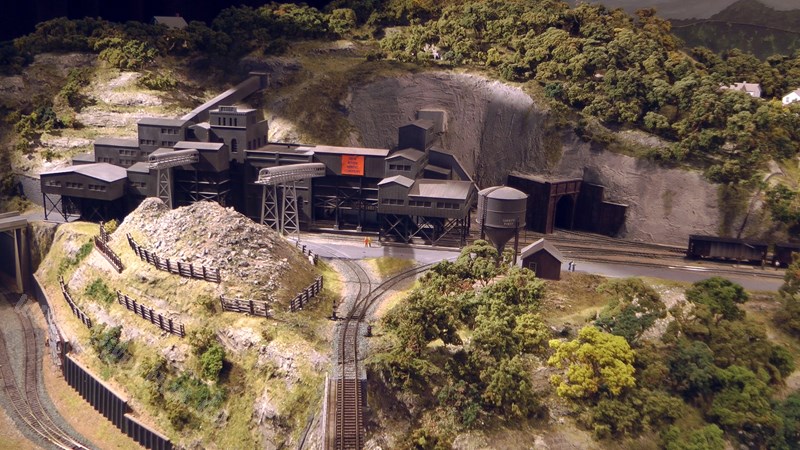 Wonderful US model railroad layout in HO scale