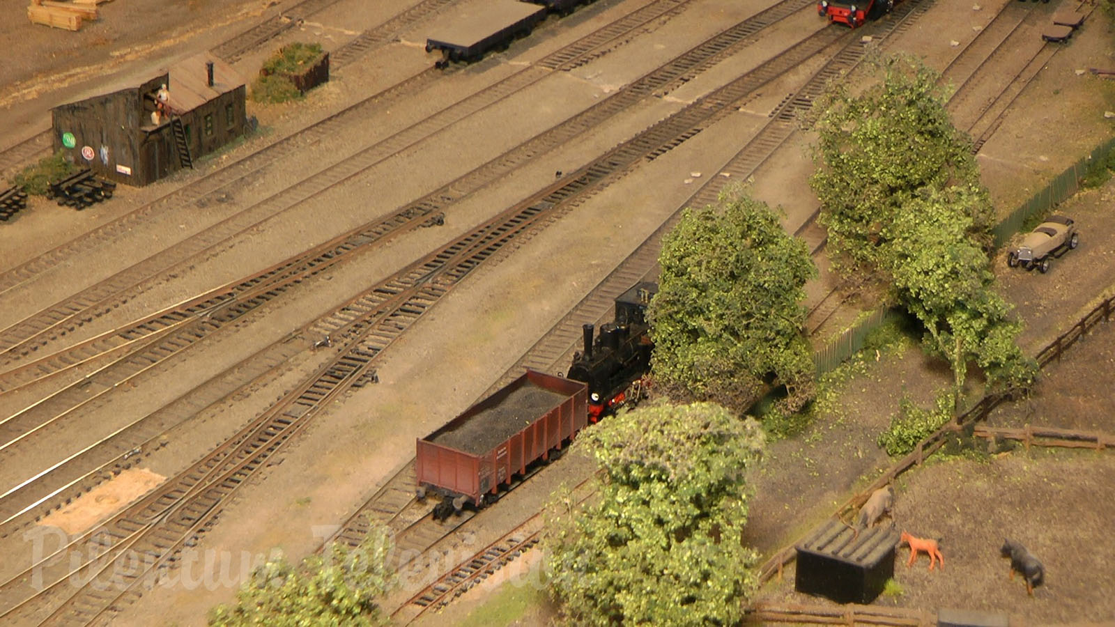 Vintage Model Railway Display of the 1920's and 1930's in HO Scale