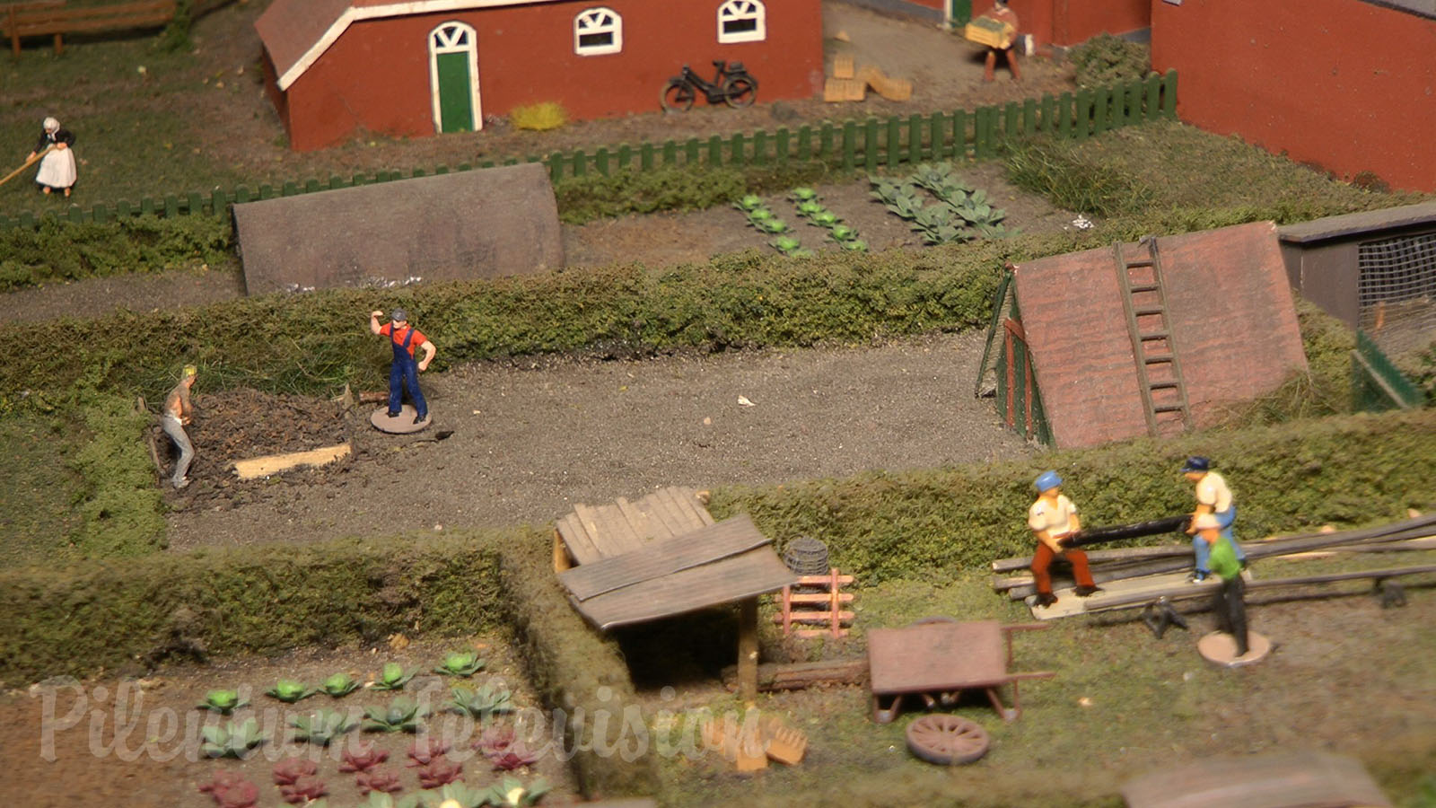 Vintage Model Railway Display of the 1920's and 1930's in HO Scale