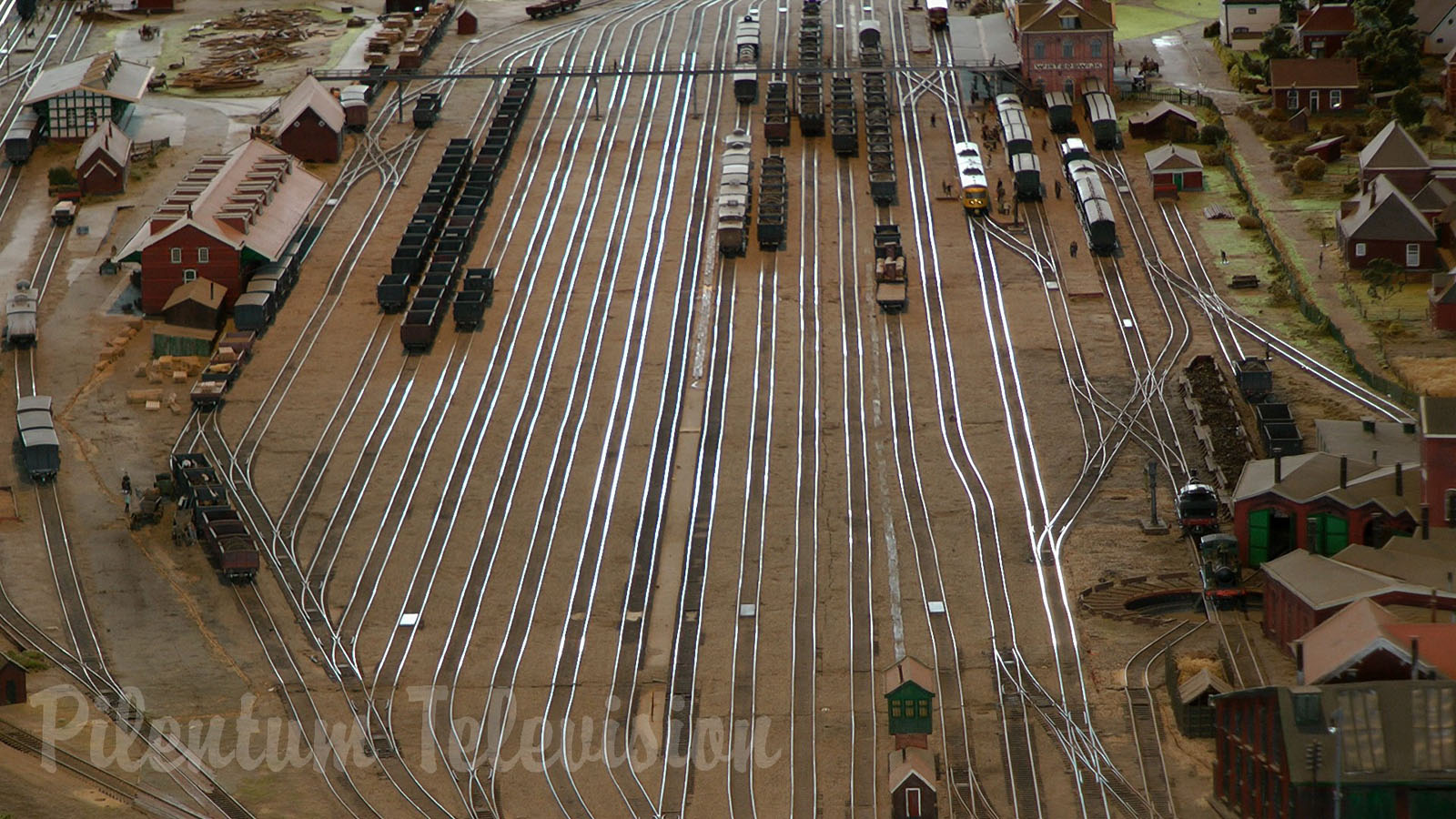 Vintage Model Railway Display of the 1920's and 1930's in HO Scale