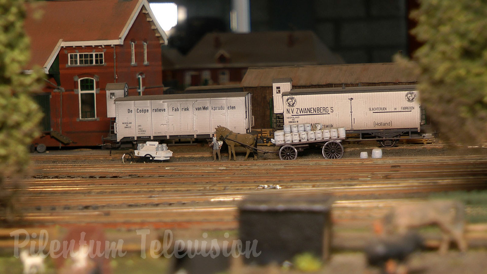 Vintage Model Railway Display of the 1920's and 1930's in HO Scale