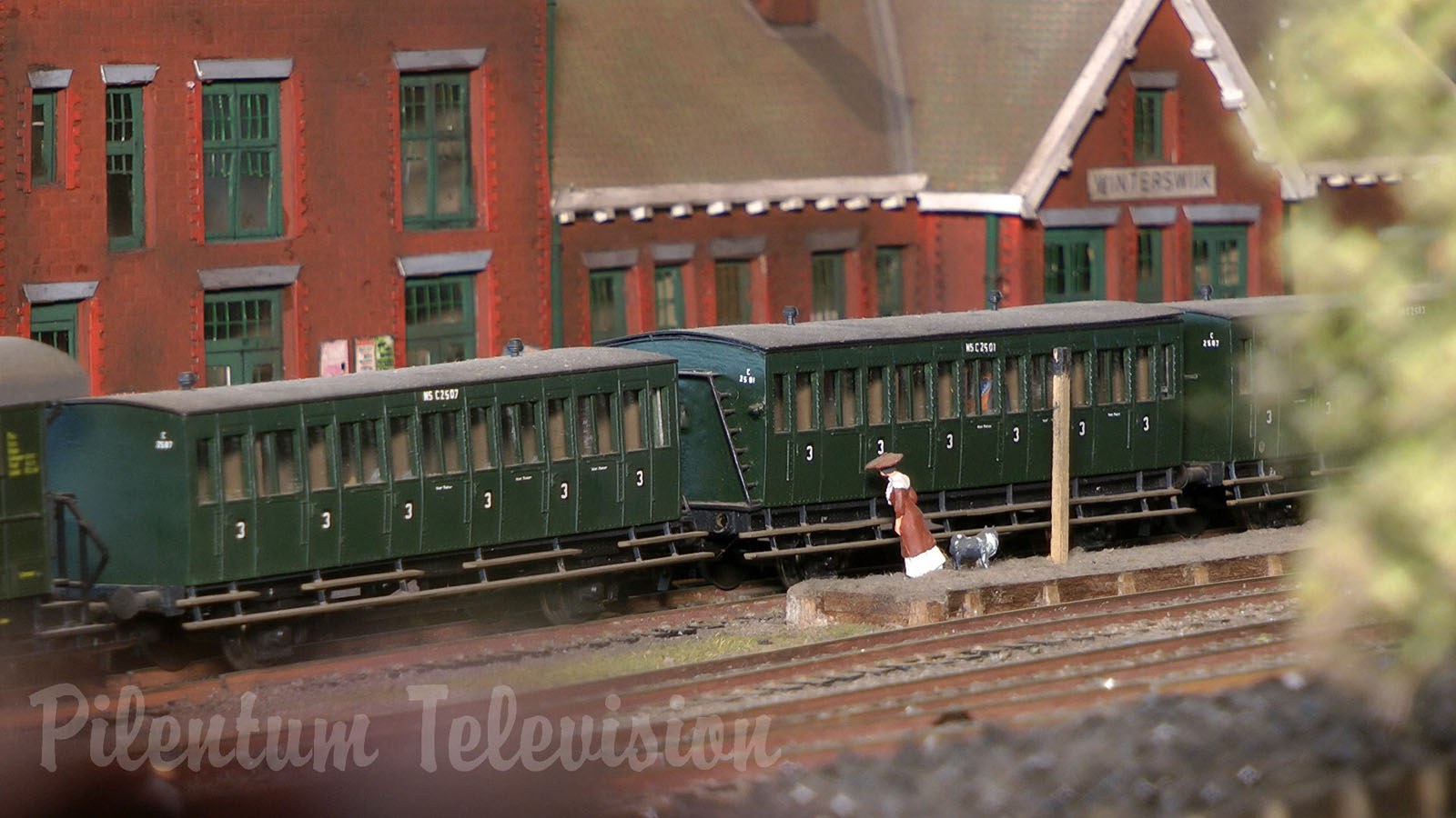 Vintage Model Railway Display of the 1920's and 1930's in HO Scale