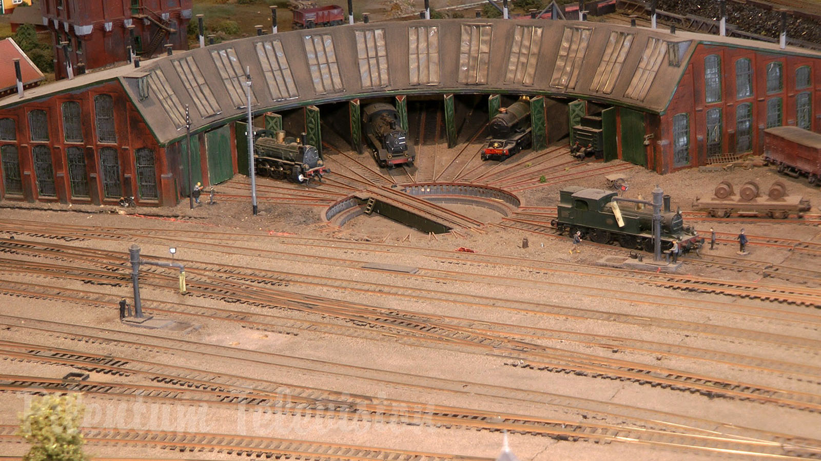 Vintage Model Railway Display of the 1920's and 1930's in HO Scale