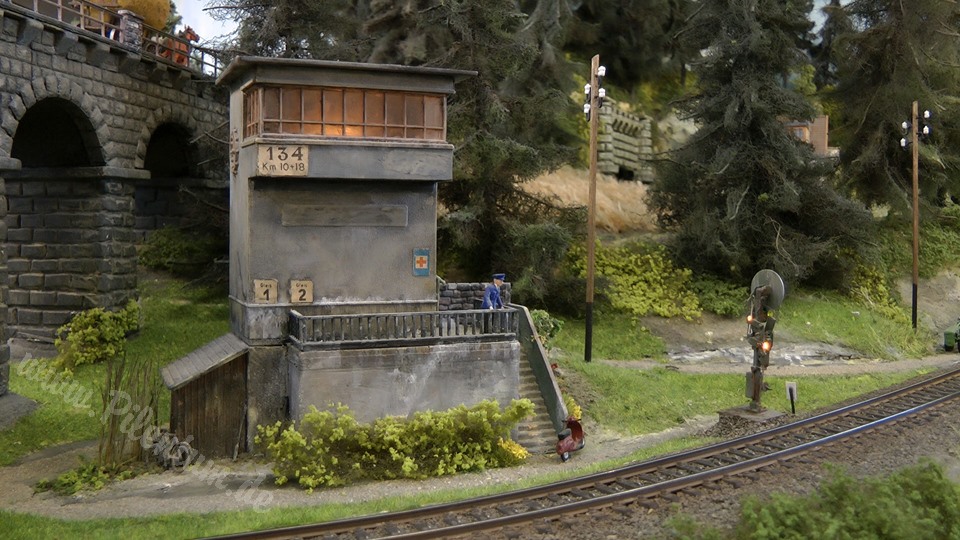 Beautiful Dutch Model Train Layout in HO Gauge with Field Railway