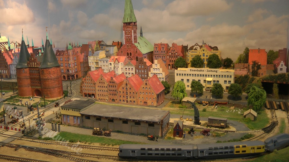 Z Scale Amazing Model Railway with Micro Trains