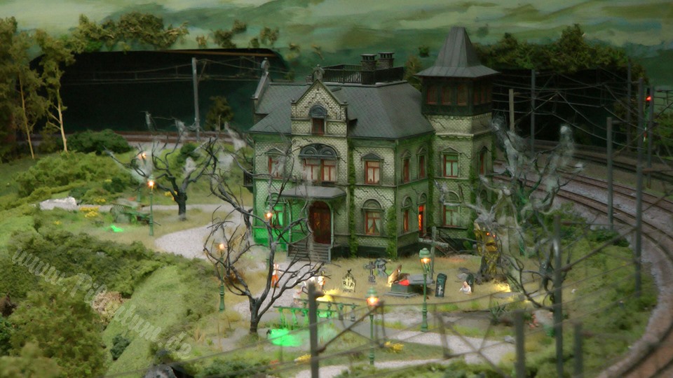 The Little Horror House in HO Scale with Cemetery in the Netherlands