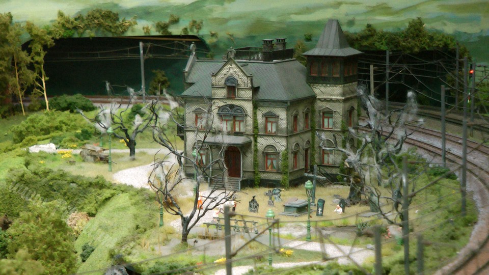 The Little Horror House in HO Scale with Cemetery in the Netherlands