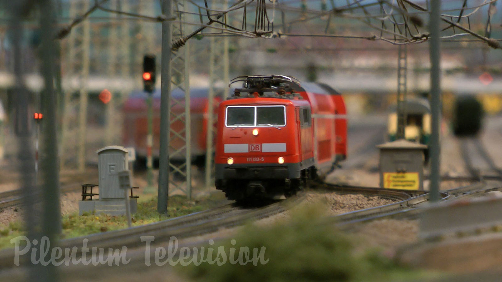 Model Railroad Layout by Modelspoor Group Nienoord with Miniature Cars and more than 100 Trains in HO Scale