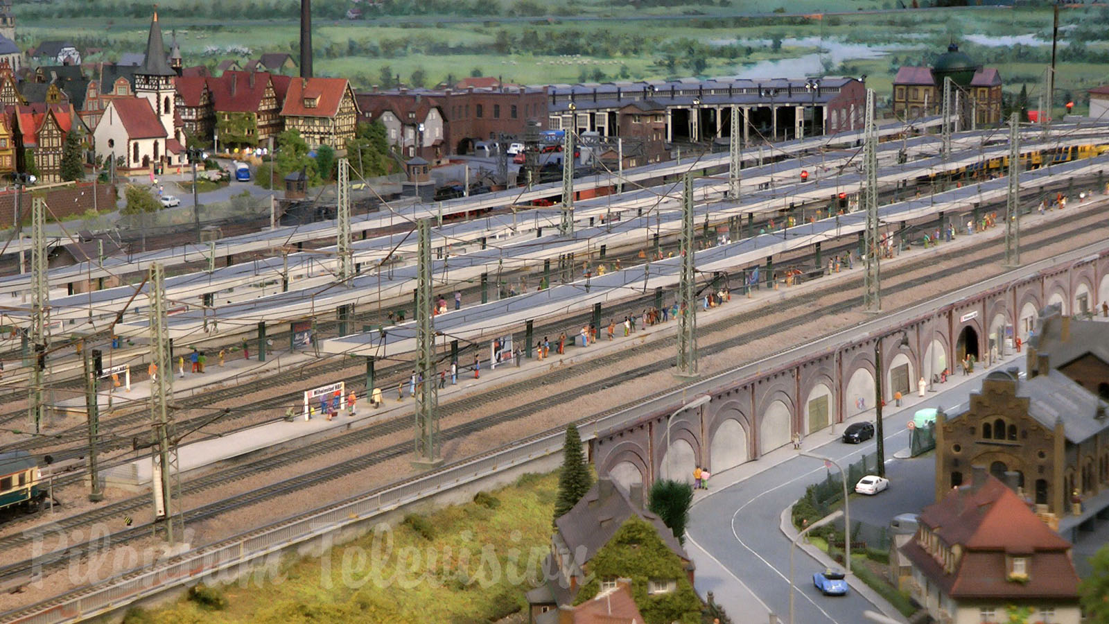 Model Railroad Layout by Modelspoor Group Nienoord with Miniature Cars and more than 100 Trains in HO Scale