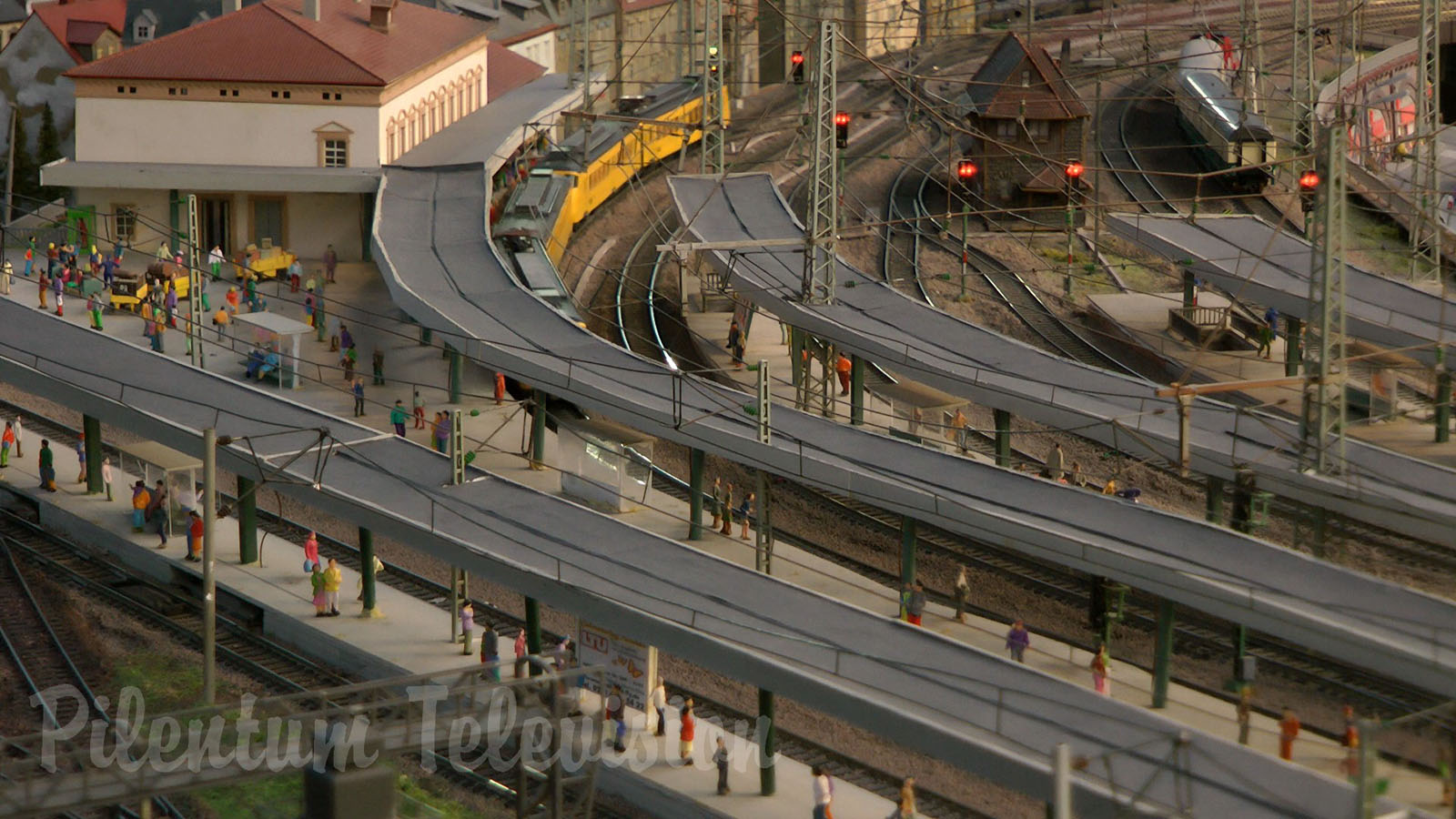 Model Railroad Layout by Modelspoor Group Nienoord with Miniature Cars and more than 100 Trains in HO Scale