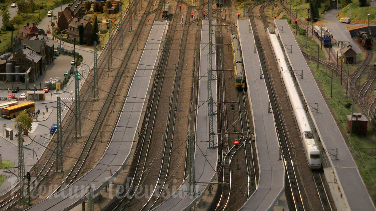 Model Railroad Layout by Modelspoor Group Nienoord with Miniature Cars and more than 100 Trains in HO Scale