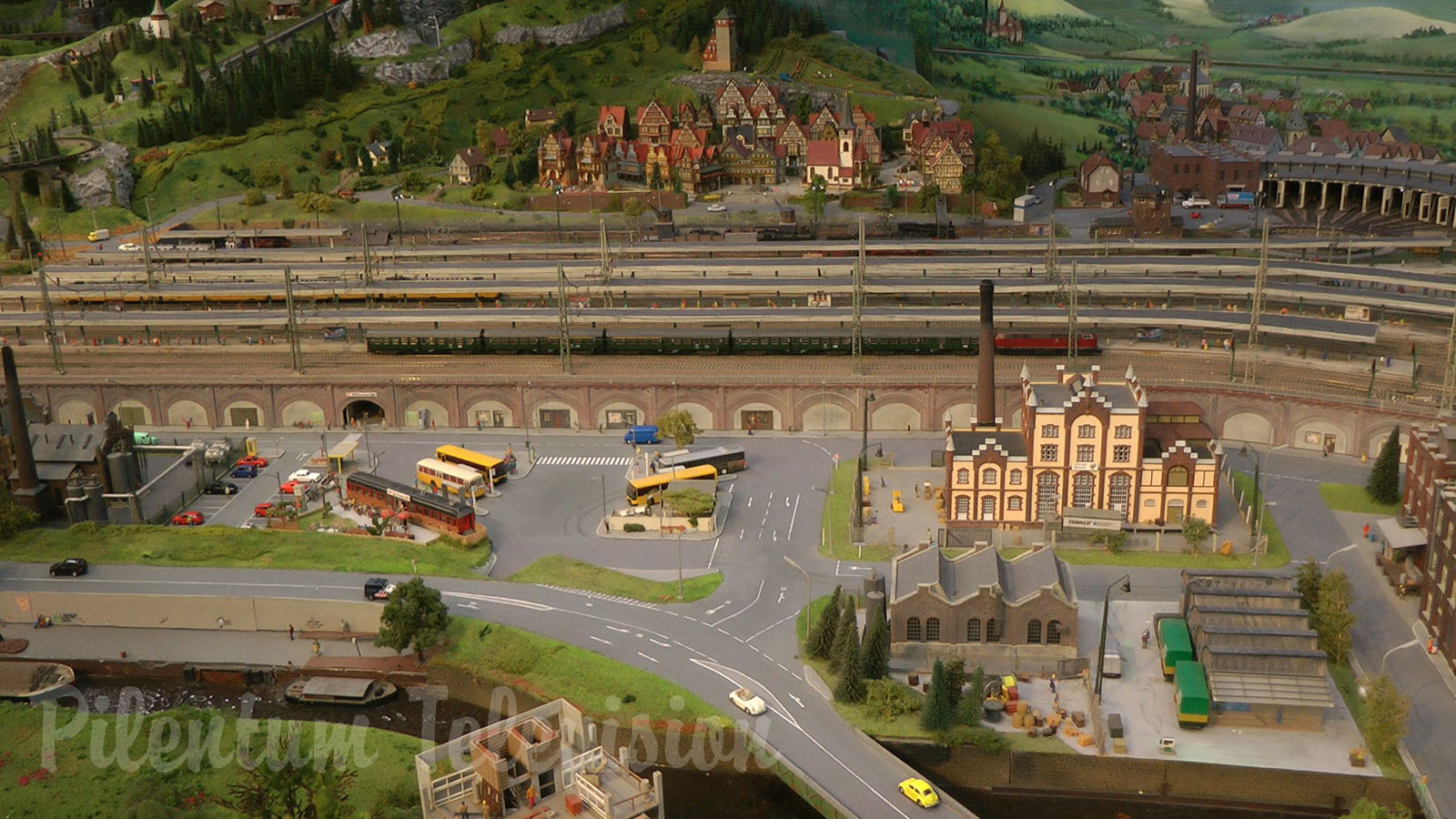 Model Railroad Layout by Modelspoor Group Nienoord with Miniature Cars and more than 100 Trains in HO Scale