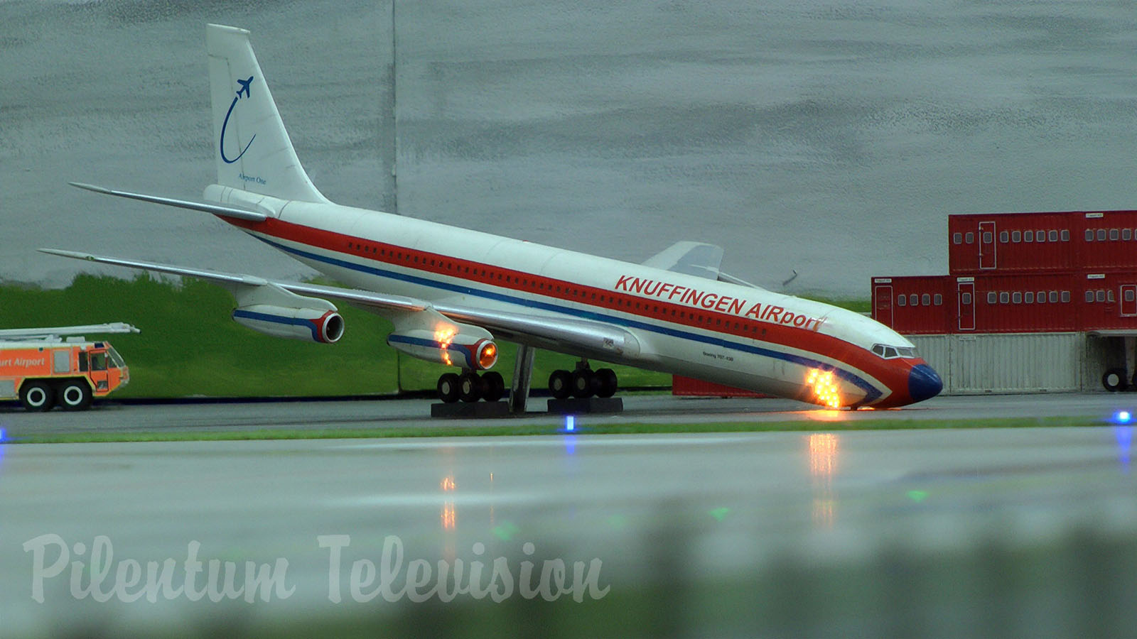 Biggest model airport of the world at day and at night in 1/87 HO scale