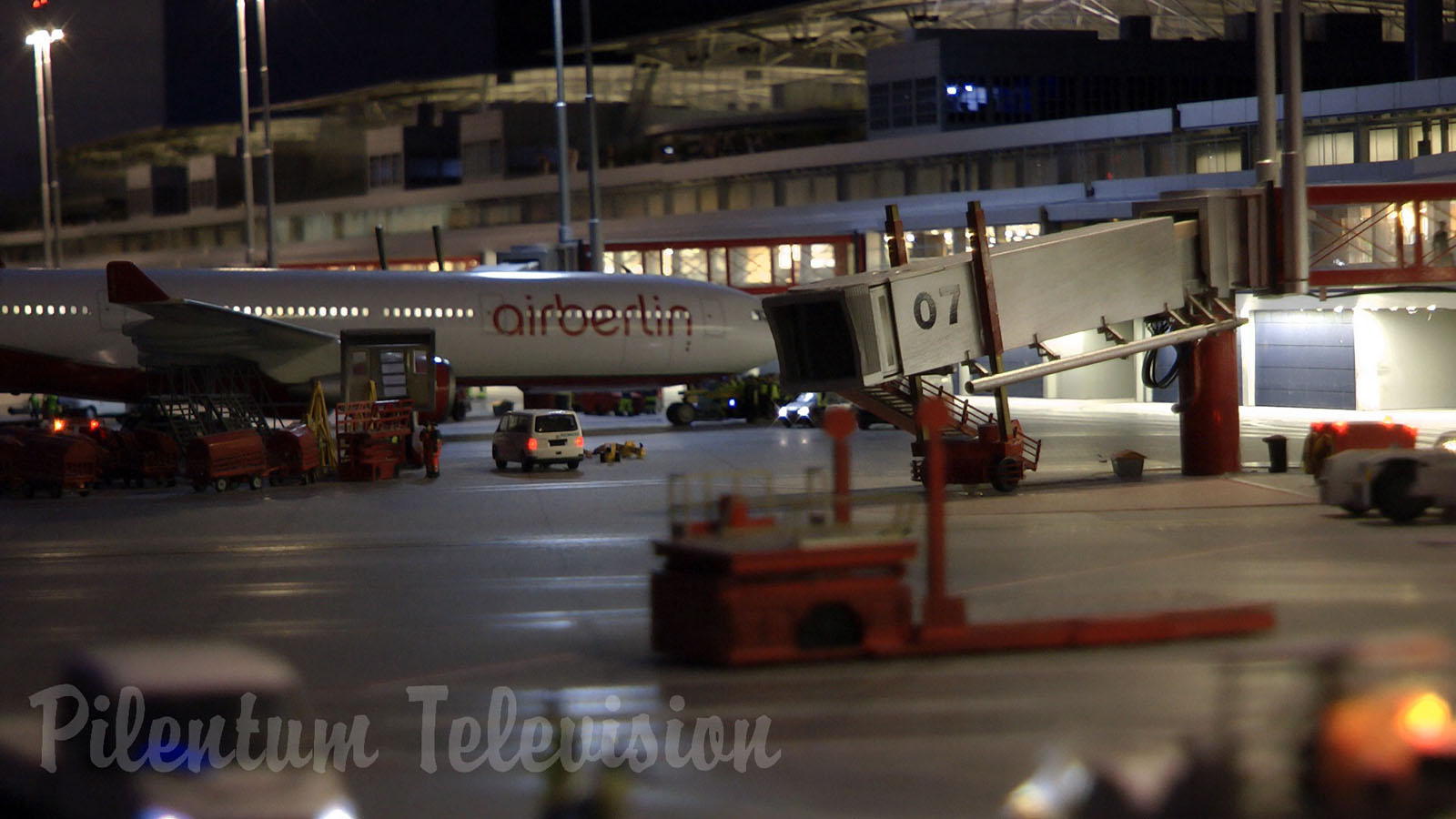 Biggest model airport of the world at day and at night in 1/87 HO scale