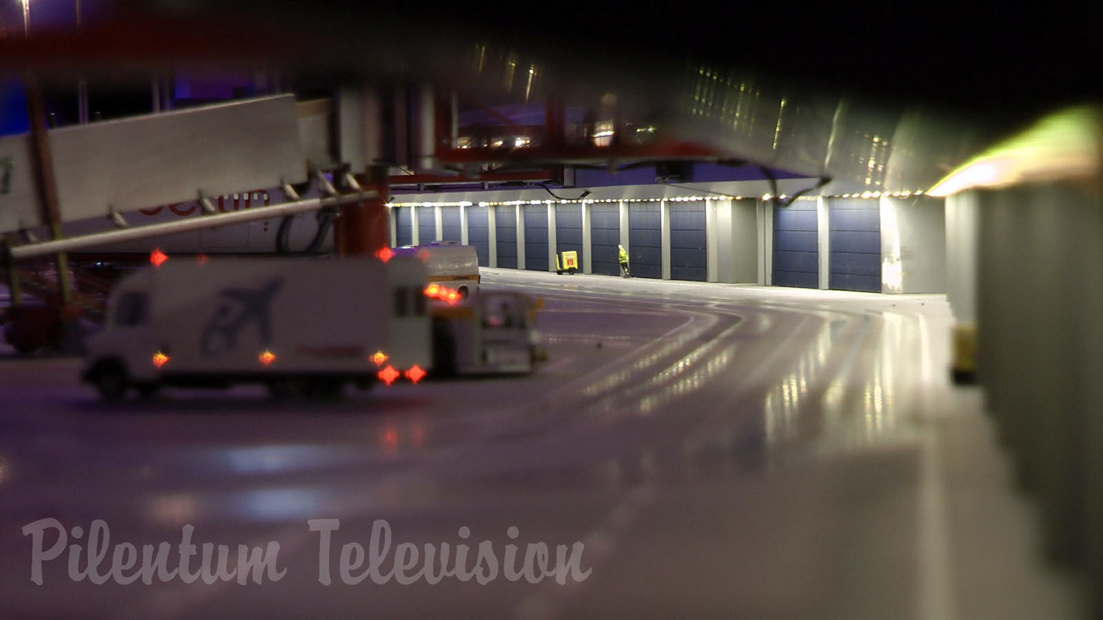 Biggest model airport of the world at day and at night in 1/87 HO scale