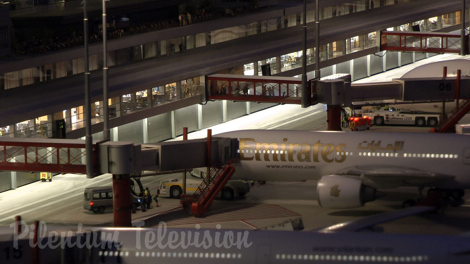 Biggest model airport of the world at day and at night in 1/87 HO scale